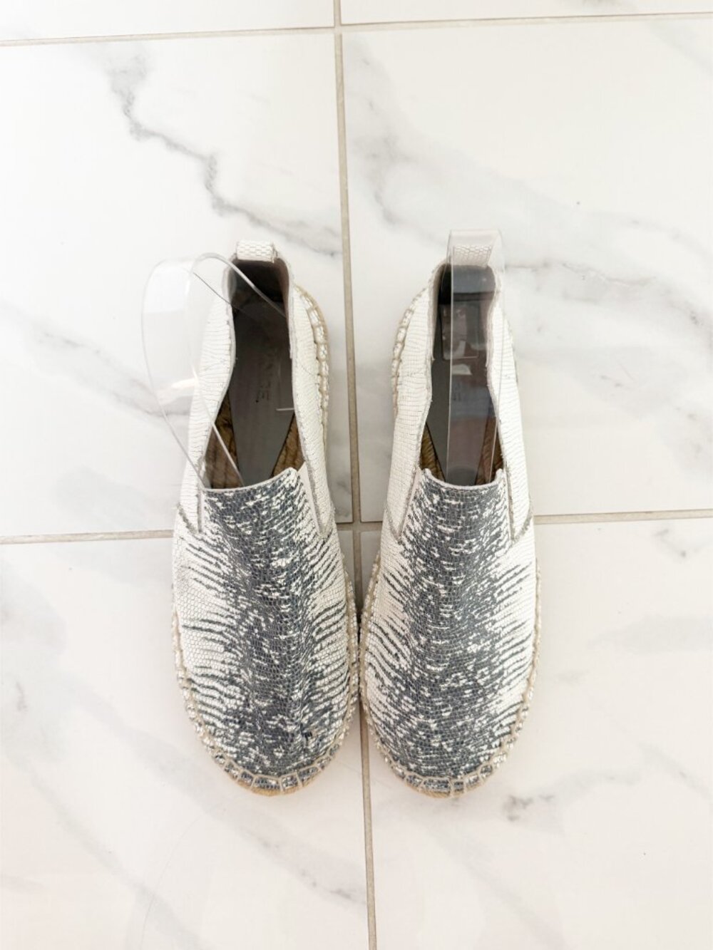 VINCE Robin Reptile Embossed Espadrille slip on leather Flat gray & white sz 8M - Picture 4 of 11